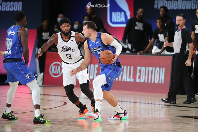 雄鹿的较量 雄鹿的较量